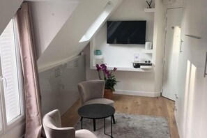 Room - Studio R (Paris)