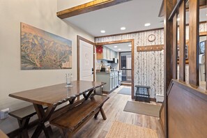 Condo, Multiple Beds, Balcony, Mountain View (The Retreat #6) | Dining