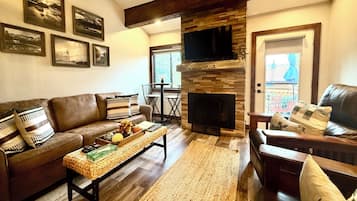 Condo, Multiple Beds, Balcony, Mountain View (The Retreat #6) | Living area