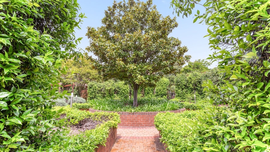 Pristine 2-bed Near Marrickville Village