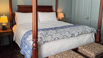 Huone, näköala puutarhaan