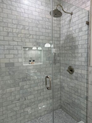 Ducha del cuarto de baño