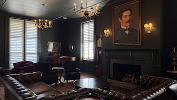 المنشأة من الداخل