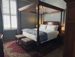 Huone, näköala puutarhaan