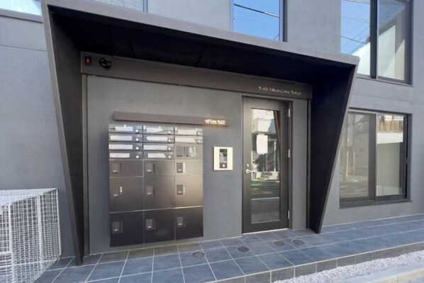 Exterior detail - trias540 (Tokyo)