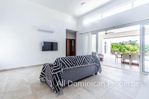 Villa, 3 Bedrooms, Accessible, Smoking | Living room