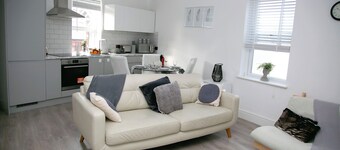 2 Bed Flat - Sleeps 3 - Wifi - Parking