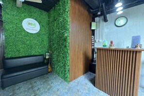 Lobby lounge - HM Eco Hotel Naia (Pasay)