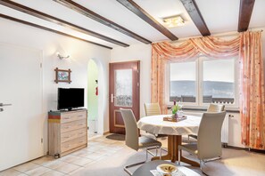 Dining - Holiday Home 'Kaiser' with Mountain View, Private Terrace and Wi-Fi (Wasungen)