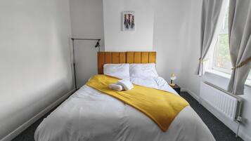 4 kamar tidur, Wi-Fi gratis, dan seprai linen