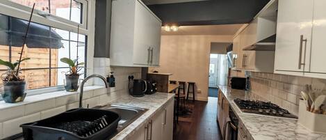 Fridge, microwave, oven, stovetop