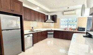 Private kitchen - Chuan Pool Villa Rawai Phuket (Phuket)