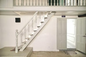 A staircase with a white railing leading to a door. - Nalin Guesthouse(casa) (Luang Prabang)