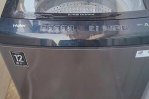 A Haier dishwasher with a fresh air system, a 12-year warranty, and a control panel with various settings. - Nalin Guesthouse(casa) (Luang Prabang)