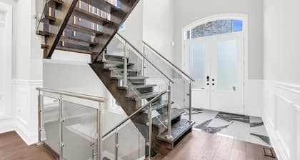 Welcome to Your Comfort Retreat by the Lake