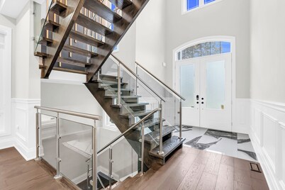 Welcome to Your Comfort Retreat by the Lake