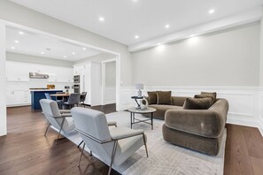 Televisión y chimenea 