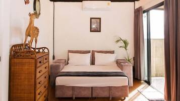 Cribs/infant beds
