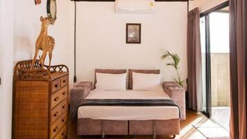 Cribs/infant beds