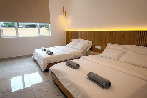 Aesthetic Muji Pool Villa in Ipoh 5BR 24Pax