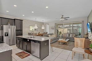 Interior - Luxury 5-bed Home With Private Splash Pool (Kissimmee)