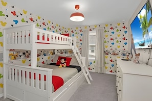 Villa | 5 bedrooms, hypo-allergenic bedding, blackout drapes, iron/ironing board