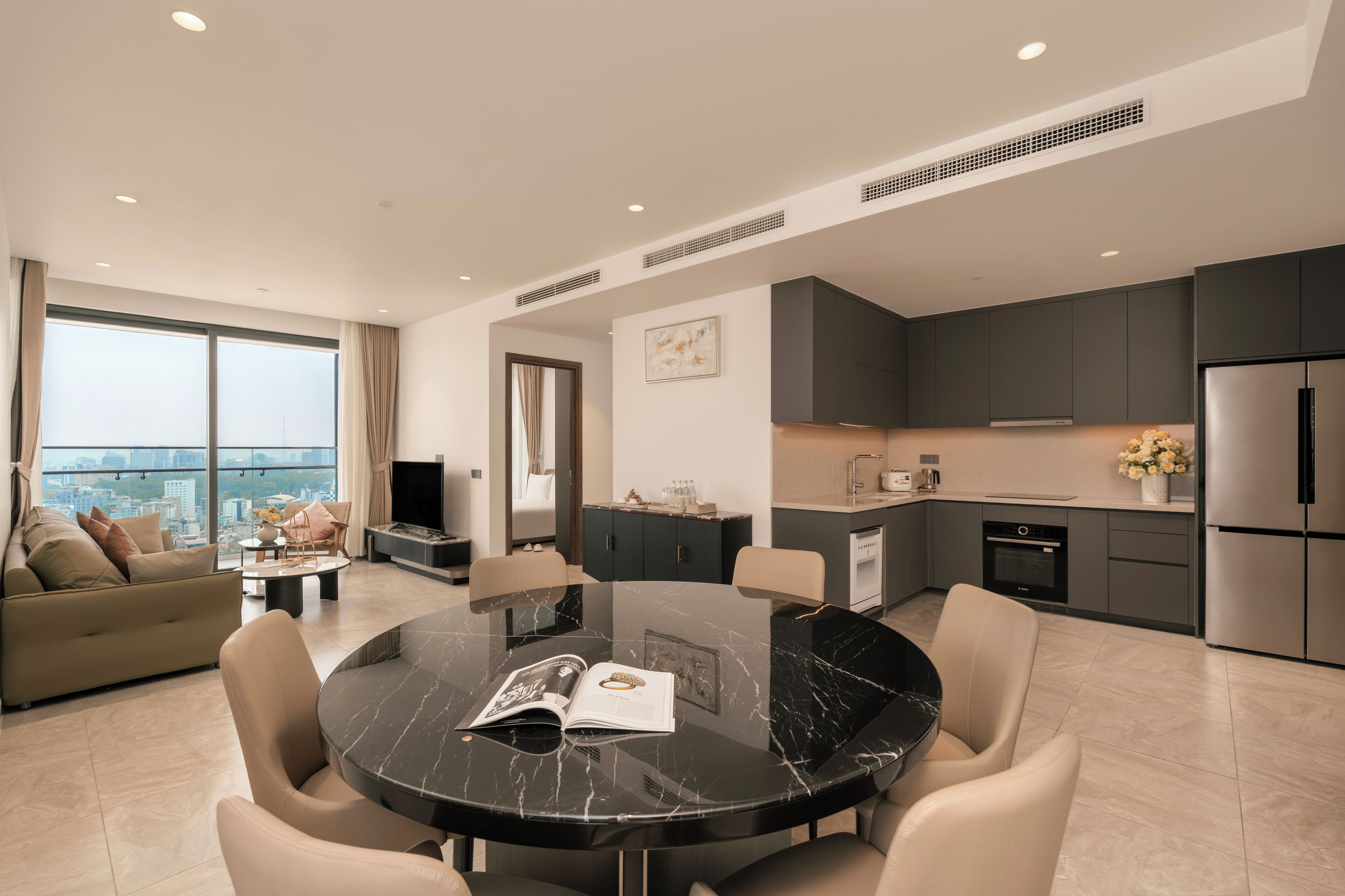 Phòng Suite, 3 phòng ngủ, quang cảnh thành phố | Bộ đồ giường cao cấp, chăn bông, nệm cao su hoạt tính (memory foam) 