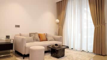 Apartment, 1 Bedroom, City View | Living area