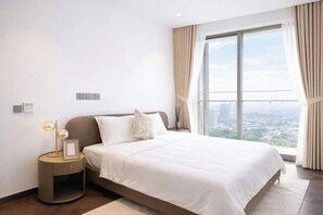 Egyptian cotton sheets, premium bedding, memory foam beds - Lancaster Legacy Hotel & Apartments (Nguyen Cu Trinh)