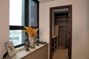 Suite, 3 slaapkamers, uitzicht op stad | Lakens van Egyptisch katoen, luxe beddengoed