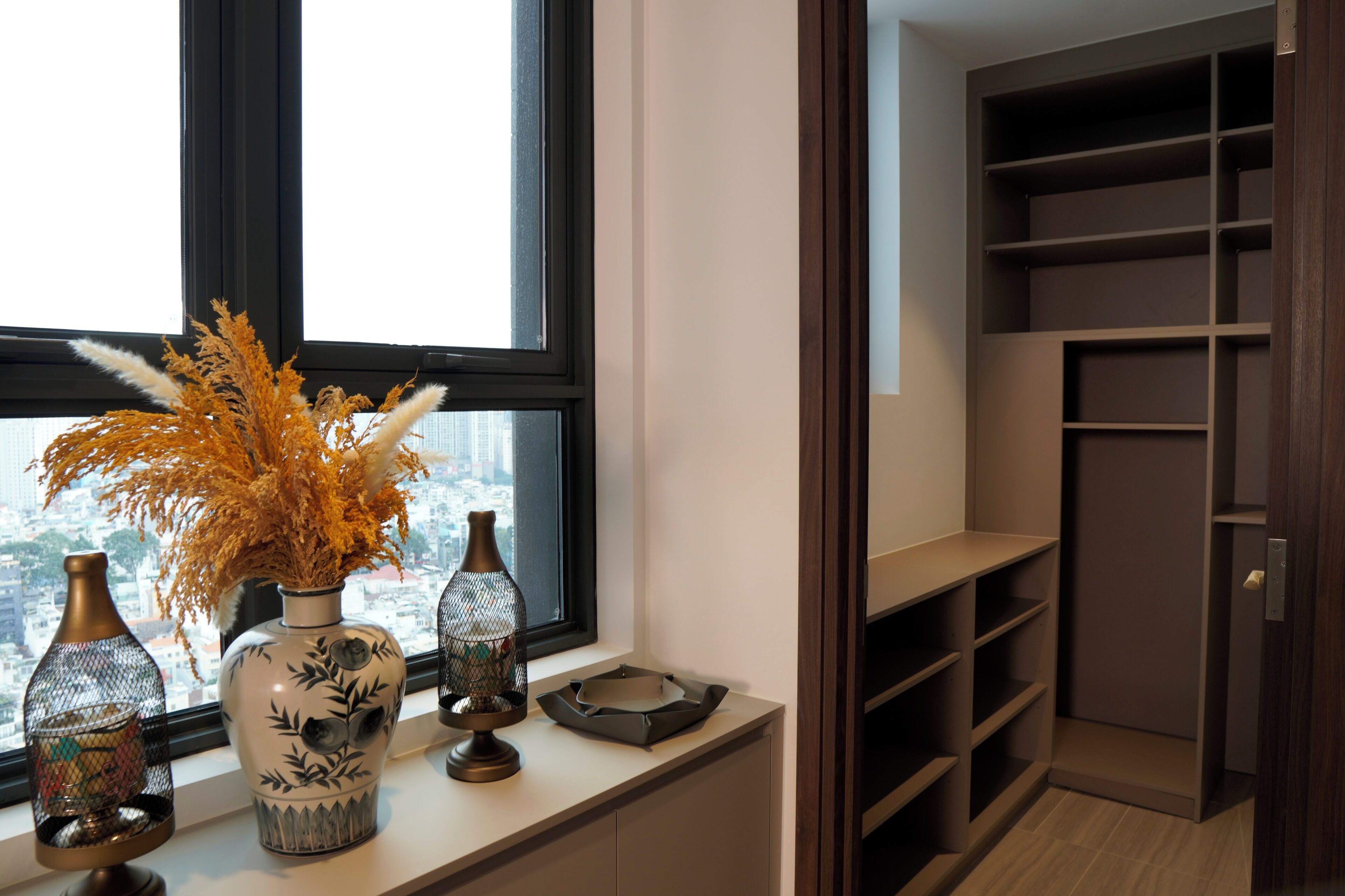 40–tuumainen LCD-televisio, jossa kaapelikanavat