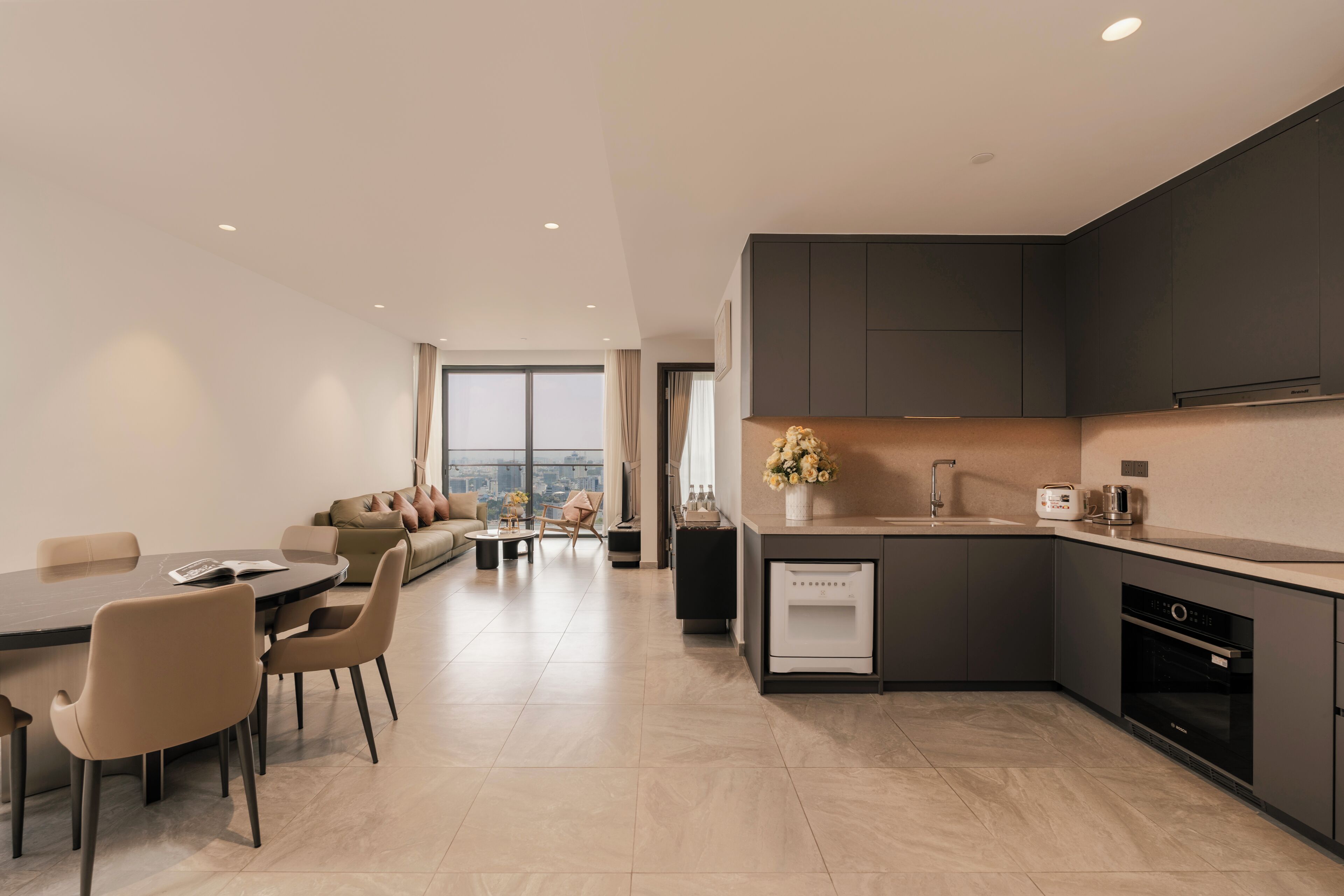 Suite, 3 habitaciones, vistas a la ciudad | Ropa de cama de alta calidad y edredones de plumas