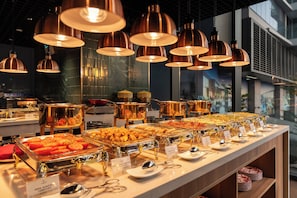 Breakfast buffet - Lancaster Legacy Hotel & Apartments (Nguyen Cu Trinh)