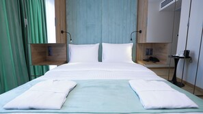 In-room safe, desk, iron/ironing board, free WiFi - CNK Hotel By Millenium Group (Tbilisi)