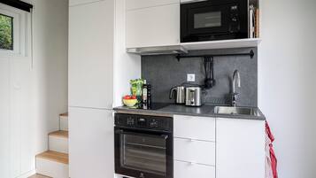 Kylskåp, mikrovågsugn, ugn och spishäll