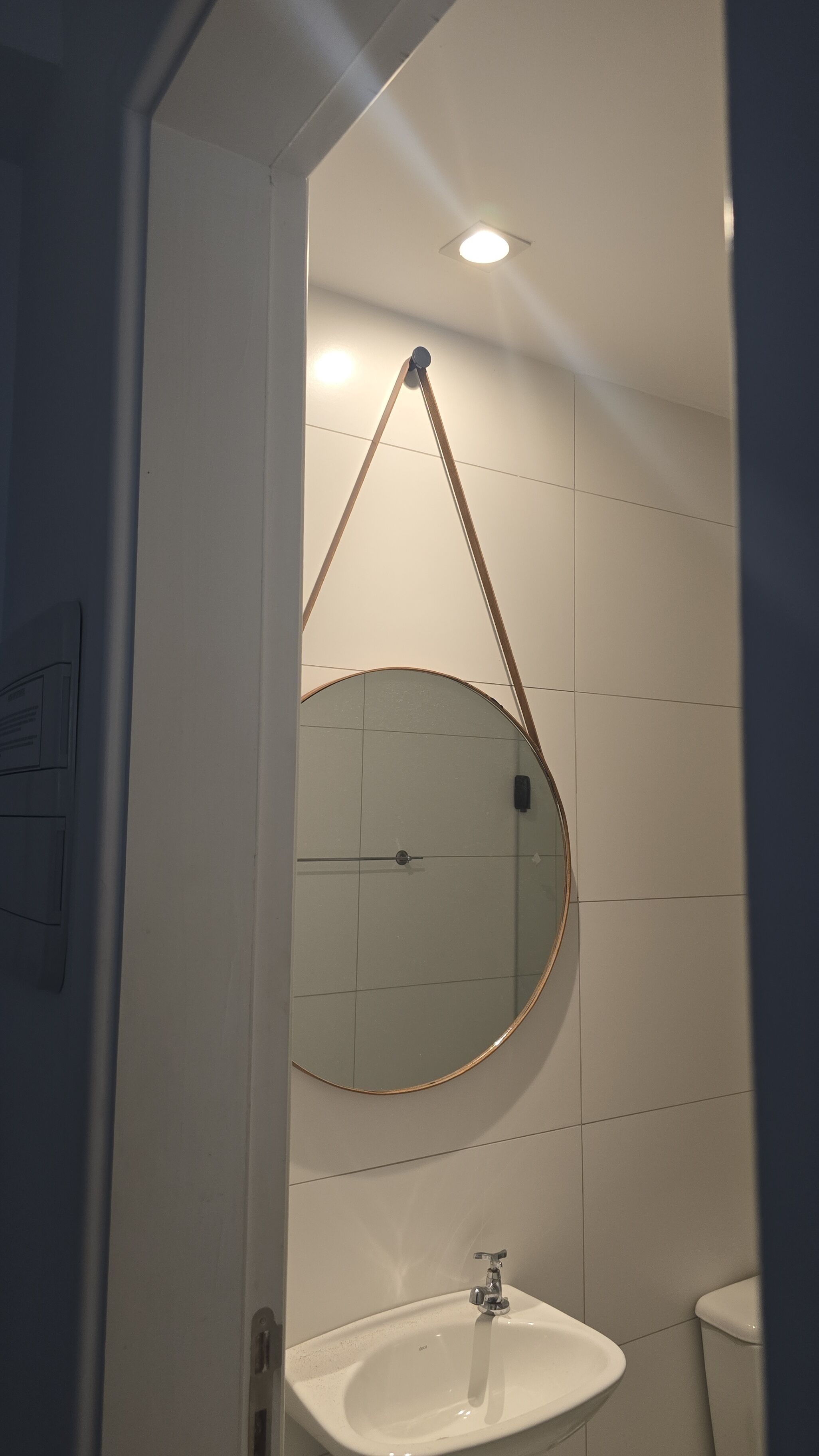 Secador de cabelo, papel higiênico