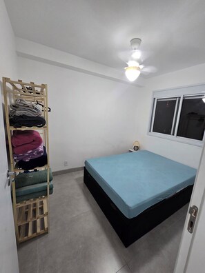 1 chambre, fer et planche à repasser, Wi-Fi gratuit, draps fournis