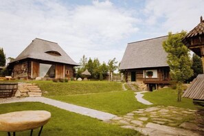 Garden - ECHOES OF VLĂDICU (Cluj-Napoca)