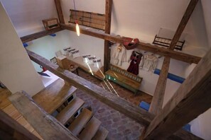 Cribs/infant beds