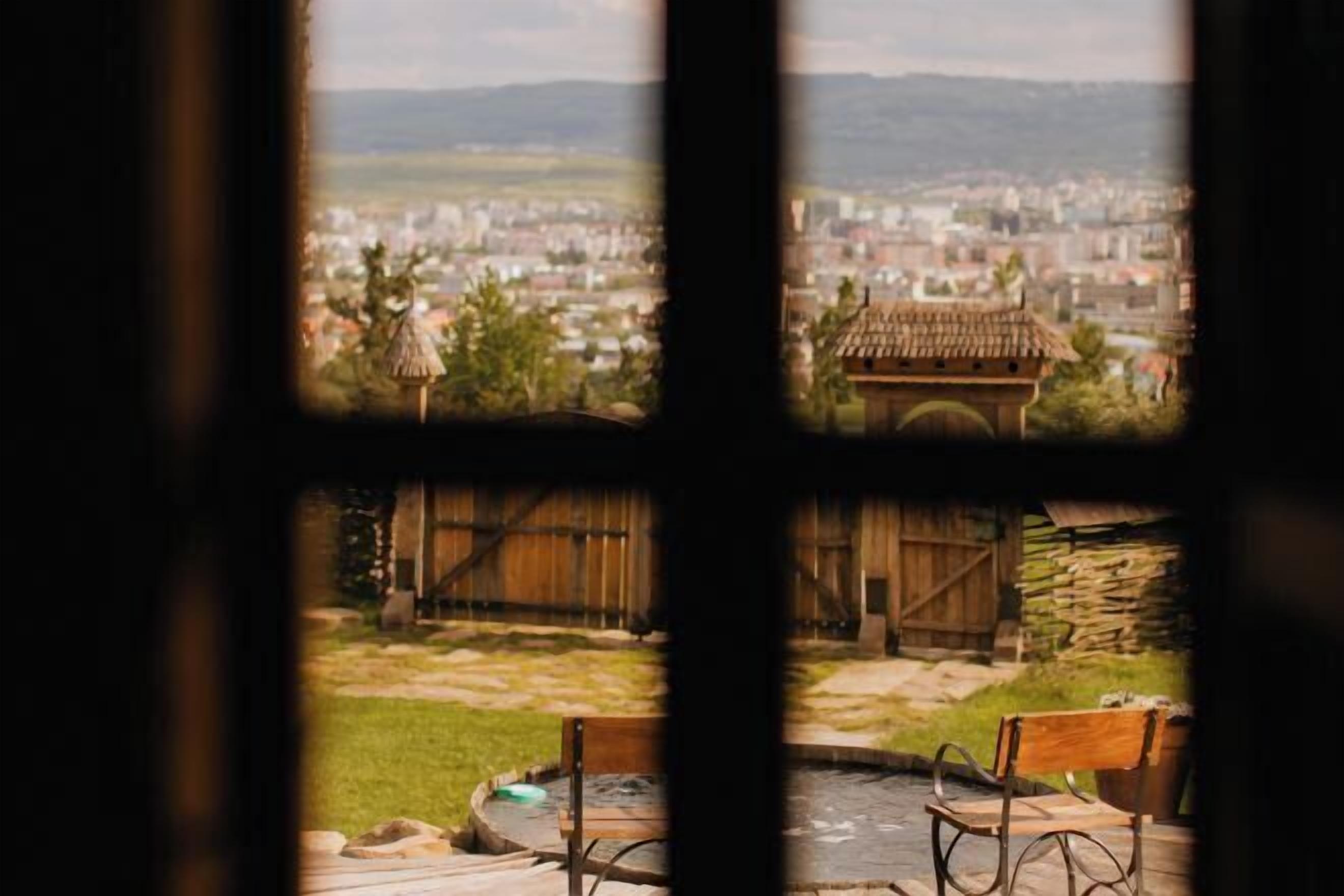 المنطقة المحيطة بالمنشأة