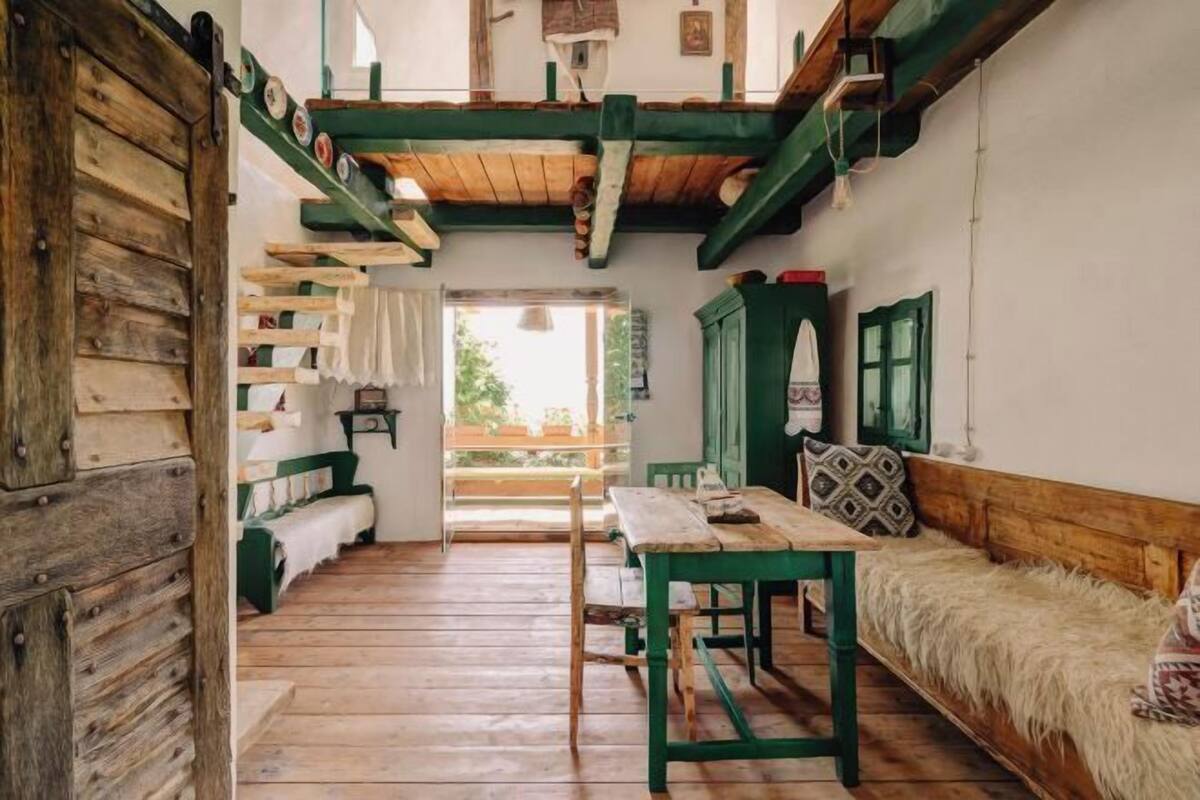 Cribs/infant beds