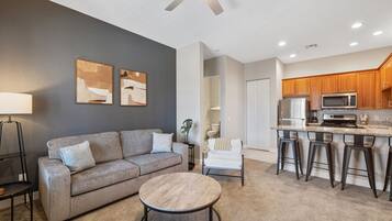 Smart TV, fireplace