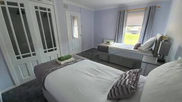 2 bedrooms, iron/ironing board, WiFi, bed sheets