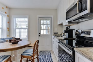 Mikrowelle, Ofen, Herdplatte, Geschirrspüler