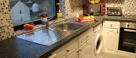 Refrigerador, microondas, horno, placa de cocina