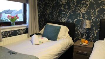 Iron/ironing board, WiFi, bed sheets