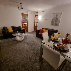 TV, fireplace