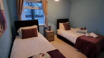 3 bedrooms, iron/ironing board, WiFi, bed sheets