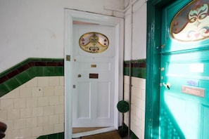 تفاصيل الفندق من الخارج