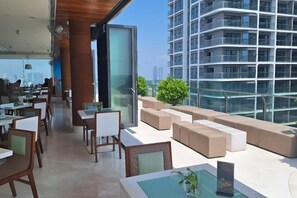 Coffee shop - Aparthotel in A La Carte - 2 bedrooms, balcony, beachfront, rooftop pool, central (Da Nang)